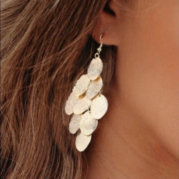 Chandelier earrings - Picture 2 of 3